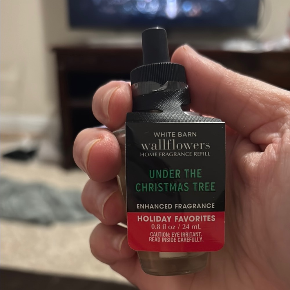 White Barn Wallflowers Under the Christmas Tree Refill